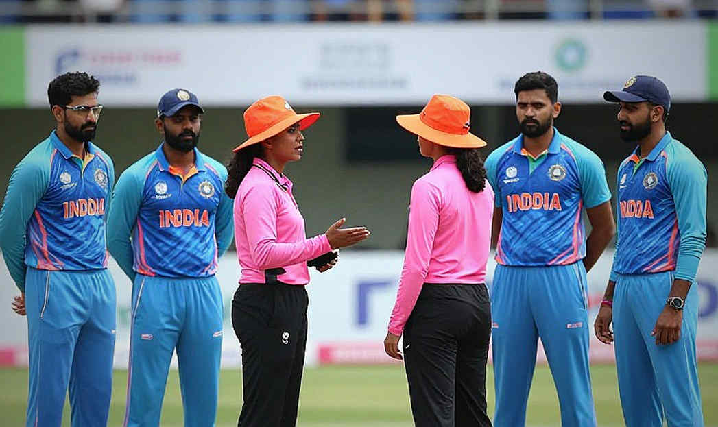 টেস্ট ক্রিকেটের খালি গ্যালারি: পিটারসেনের বিনামূল্যে প্রবেশের প্রস্তাব ও সংকটের আসল কারণ টেস্ট ক্রিকেটের খালি গ্যালারি: পিটারসেনের বিনামূল্যে প্রবেশের প্রস্তাব ও সংকটের আসল কারণ
