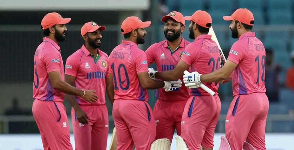 যে লেজার ভুলতে পারে না, যে মাঠ ভুলে যায়