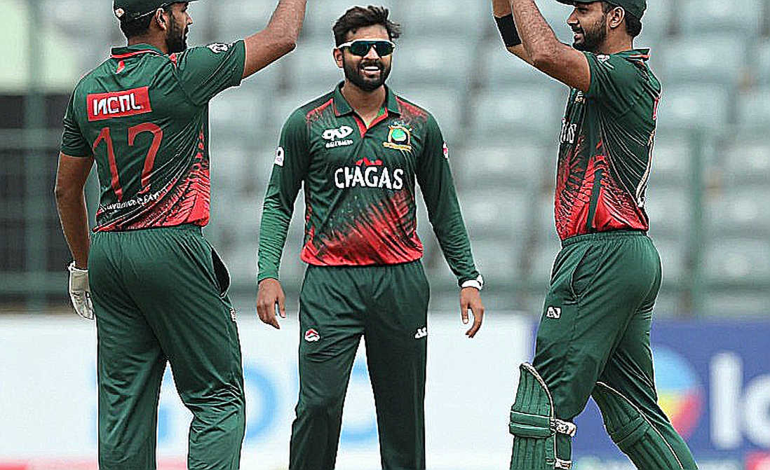 রশিদ খানের দ্বৈত এক নম্বরই আসল খবর, চার উইকেটের কীর্তি নয় রশিদ খানের দ্বৈত এক নম্বরই আসল খবর, চার উইকেটের কীর্তি নয়