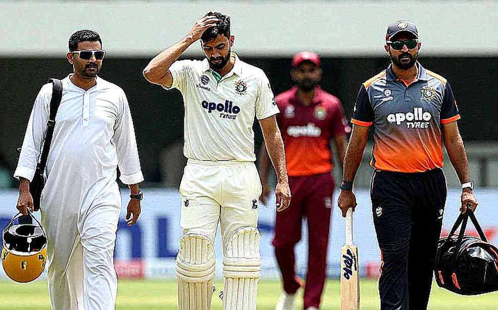৪৩০ তাড়া, এক বল বাকি: রাওয়ালপিন্ডির স্কোরবোর্ড আসলে কাকে বাঁচালো? ৪৩০ তাড়া, এক বল বাকি: রাওয়ালপিন্ডির স্কোরবোর্ড আসলে কাকে বাঁচালো?