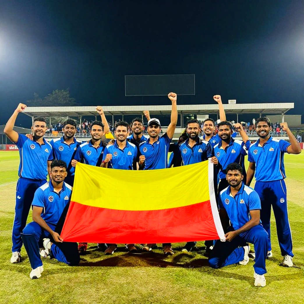 ষাট সেকেন্ডের পিনফল, একটি টি-শার্ট আর খালি বাউট শিট: আরএএফ ১৪-এ আসল ঝুঁকি কার ষাট সেকেন্ডের পিনফল, একটি টি-শার্ট আর খালি বাউট শিট: আরএএফ ১৪-এ আসল ঝুঁকি কার